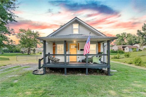 1004 Hickory St, Excelsior Springs, MO, 64024-1904 | Card Image
