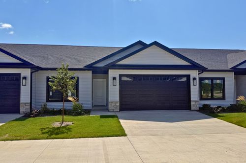 102-1867 Redbud Cir, Eldridge, IA, 52748-9734 | Card Image