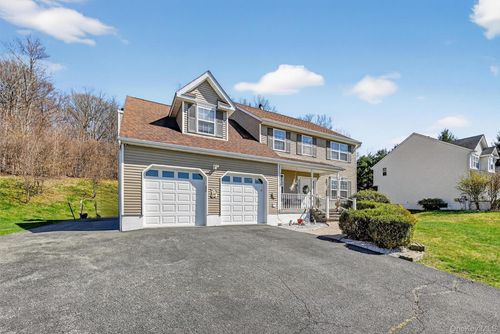 6 Rutland Ln, Newburgh, NY, 12550-7716 | Card Image