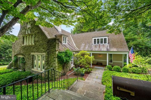 8702 Seminole St, PHILADELPHIA, PA, 19118-3708 | Card Image