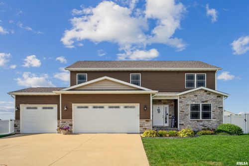 730 Augusta Ct, Eldridge, IA, 52748-2300 | Card Image