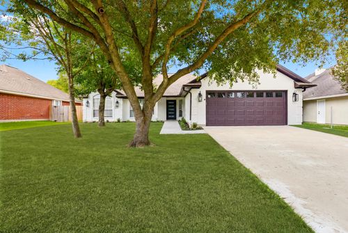 318 Landsburg Ln, College Station, TX, 77845-3900 | Card Image