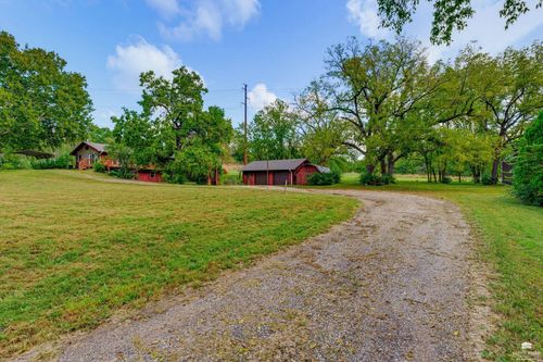 40 Deep Creek Rd, Manhattan, KS, 66502-9305 | Card Image