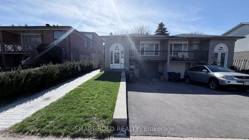 upper-20 Bedle Avenue, North York, ON, M2H1K8 | Card Image