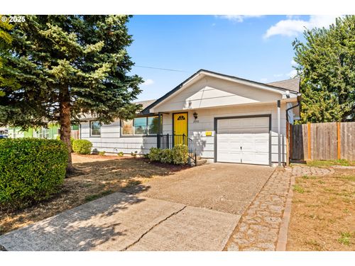 2030 E St, Springfield, OR, 97477-4266 | Card Image