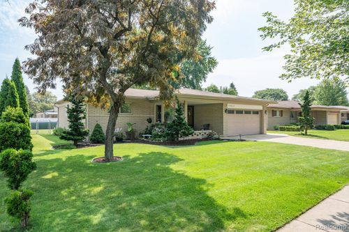 30632 Ohmer Dr, Warren, MI, 48092-4943 | Card Image