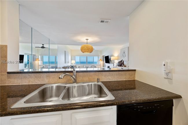 APT-426 - 21 Ocean Ln, Condo with 2 bedrooms, 2 bathrooms and null parking in Hilton Head Island SC | Image 5
