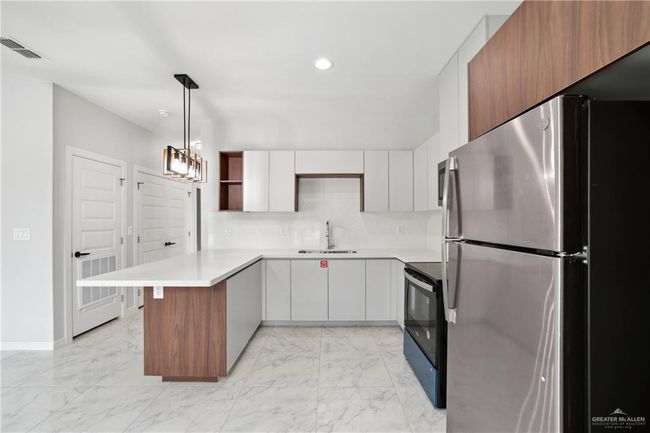 2A - 905 W 8 Th St, Condo with 2 bedrooms, 2 bathrooms and 2 parking in Mission TX | Image 5