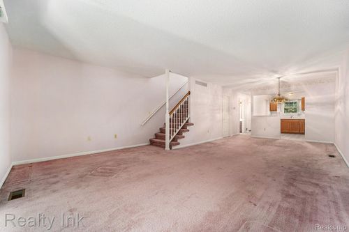 35898 Castlewood Ct, Westland, MI, 48185-6694 | Card Image