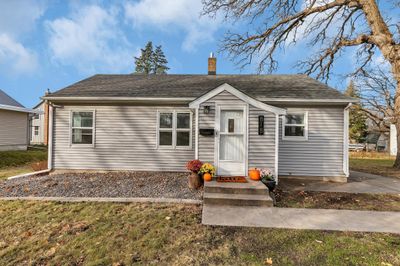 818 Franklin Street Sw, House other with 3 bedrooms, 1 bathrooms and null parking in HUTCHINSON MN | Image 1