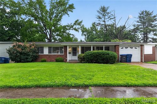 3625 Hambletonian Dr, Florissant, MO, 63033-3046 | Card Image