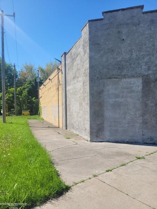 16334 Harper Ave, Detroit, MI, 48224-2617 | Card Image