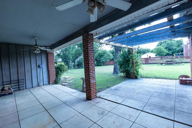 1001 W Walnut St, House other with 3 bedrooms, 3 bathrooms and 4 parking in Coleman TX | Image 33