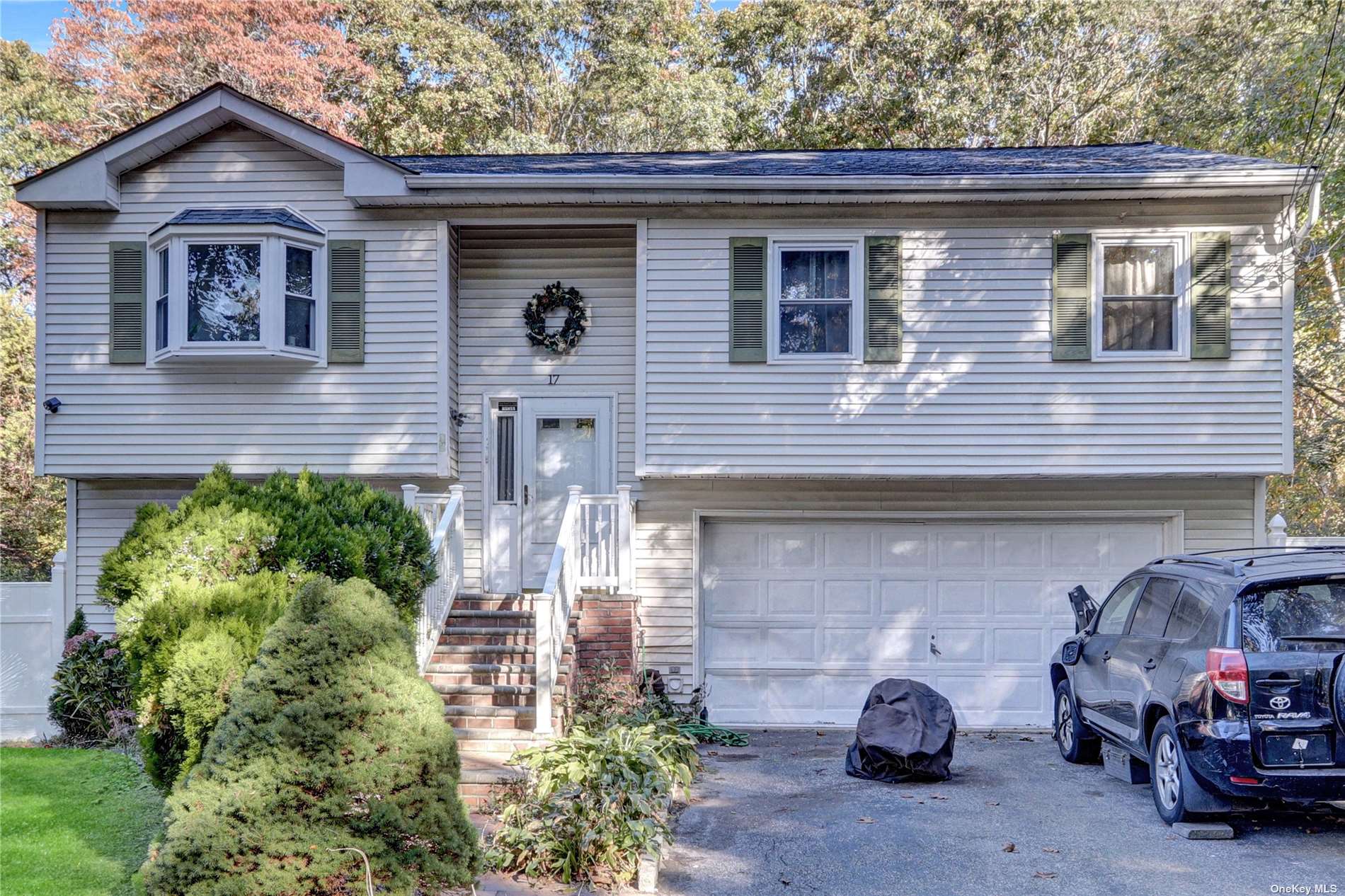 17 Park Lane, For Sale in Middle Island Zoocasa