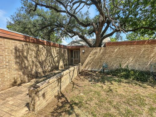 601 E Henry St, Hamilton, TX, 76531-1413 | Card Image