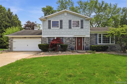 4168 Mccandlish Rd, Grand Blanc, MI, 48439-1802 | Card Image