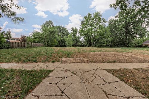 9906 Lamontier Ave, Cleveland, OH, 44104-4744 | Card Image