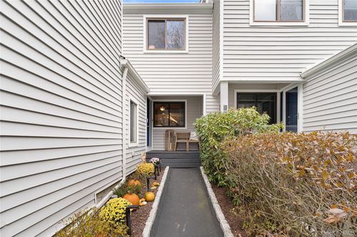 17 Ledgewood Cmns, Millwood, NY, 10546-1026 | Card Image
