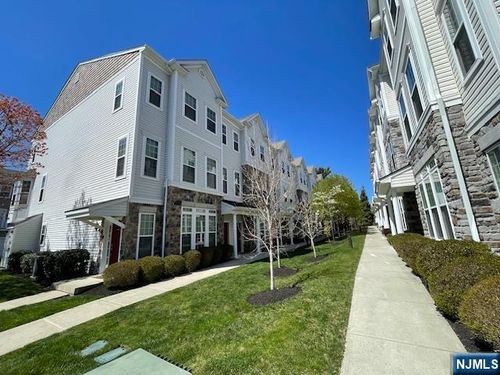 23 Dahlia Ln, Garfield, NJ, 07026-3558 | Card Image