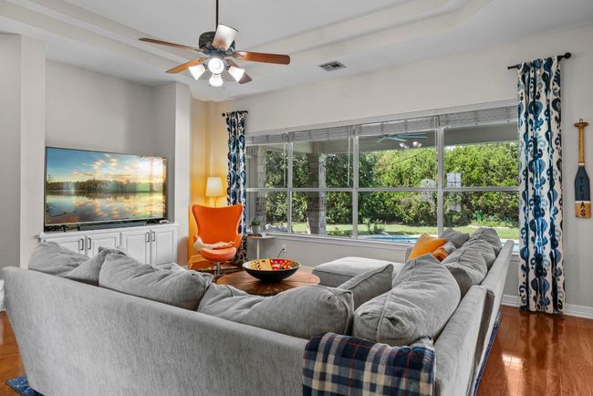 Tastefully updated and ready to move in | Image 8