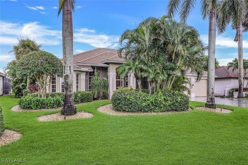 18025 Greenwood Dr, NAPLES, FL, 34114-8936 | Card Image