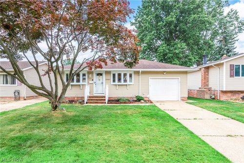 13901 Franklyn Blvd, Brook Park, OH, 44142-4008 | Card Image