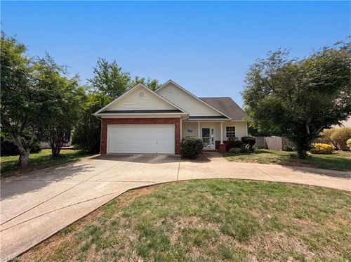 124 Scotland Ridge Dr, Winston Salem, NC, 27107-1876 | Card Image