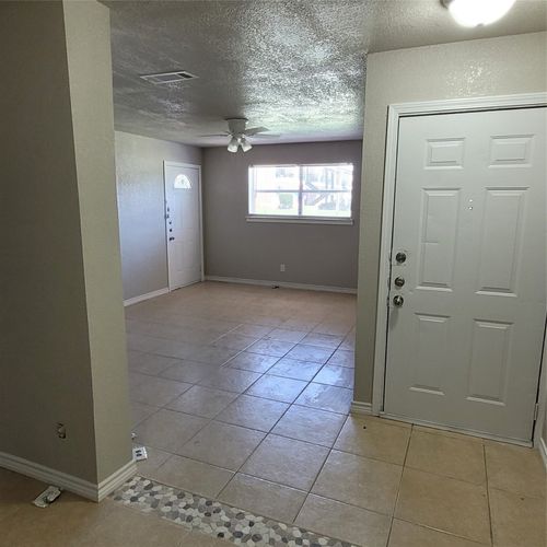 748 E Pecan St, Hurst, TX, 76053-6061 | Card Image