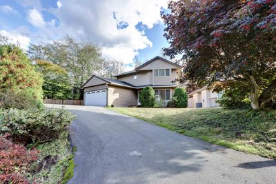 838 Heritage Blvd, House other with 3 bedrooms, 2 bathrooms and 4 parking in North Vancouver BC | Image 2