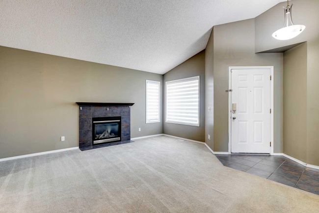 25 Martha's Green Ne, House detached with 4 bedrooms, 2 bathrooms and 4 parking in Calgary AB | Image 2