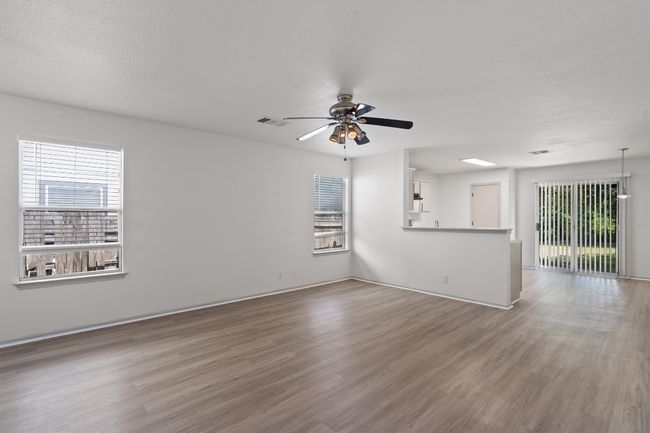 16225 Hamilton Point Cir, House other with 3 bedrooms, 2 bathrooms and 4 parking in Manor TX | Image 7