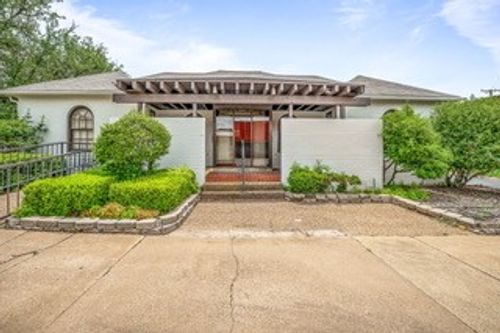 620 4th St, Graham, TX, 76450-3110 | Card Image