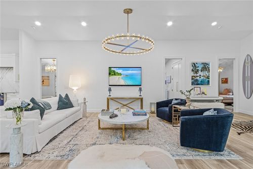 725 2nd St S, Naples, FL, 34102-6826 | Card Image