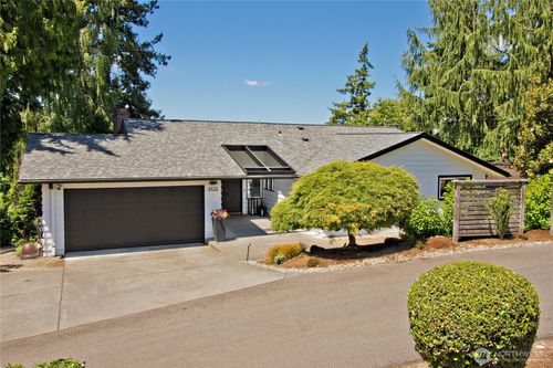 4935 116th Pl Se, Bellevue, WA, 98006-2728 | Card Image
