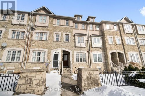 9039 Yonge St, Richmond Hill, ON, L4C0L2 | Card Image