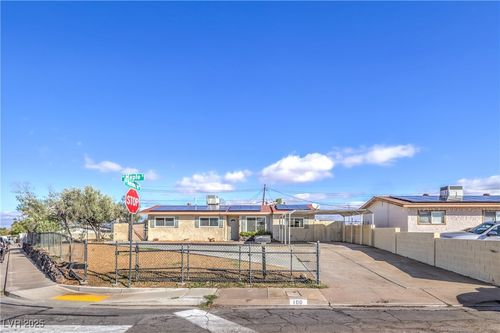 100 Maple St, Henderson, NV, 89015-6156 | Card Image