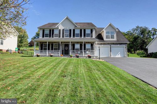 13210 Seneca Dr, Waynesboro, PA, 17268-8461 | Card Image