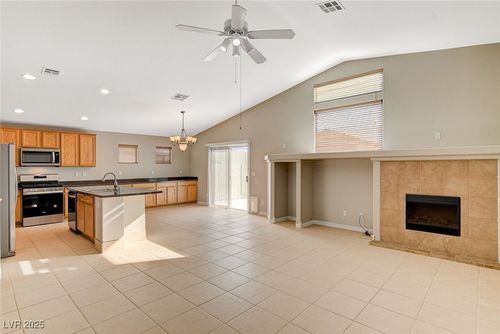 1125 E Azure Ave, North Las Vegas, NV, 89081-6741 | Card Image