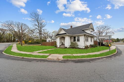 218 Islip Blvd, Islip Terrace, NY, 11752-2629 | Card Image