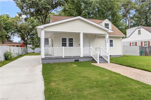 8227 Briarwood Cir, Norfolk, VA, 23518-2862 | Card Image