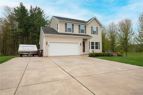 75 Hilltowne Dr, Orchard Park, NY, 14127-3147 | Card Image