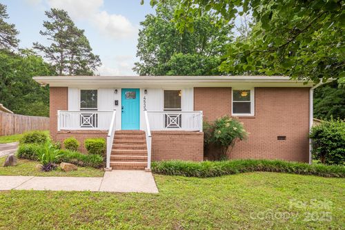 4533 Gainesborough Rd, Charlotte, NC, 28205-4620 | Card Image