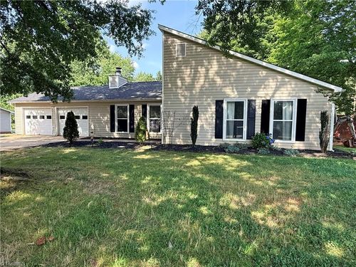 471 Raven Ridge Rd, Kernersville, NC, 27284-8069 | Card Image