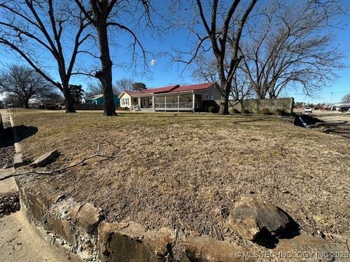 924 N Burns, Holdenville, OK, 74848 | Card Image