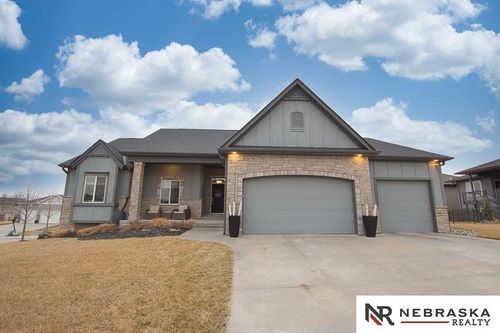 7244 Rebel Dr, Lincoln, NE, 68516-9332 | Card Image