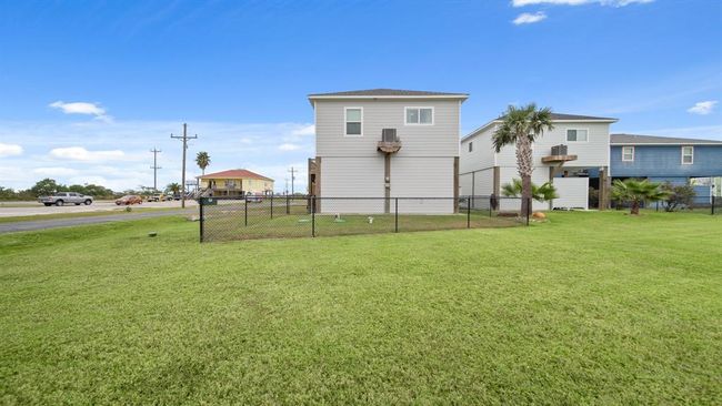 991 Seadrift Dr, House other with 4 bedrooms, 3 bathrooms and 4 parking in Port Bolivar TX | Image 35