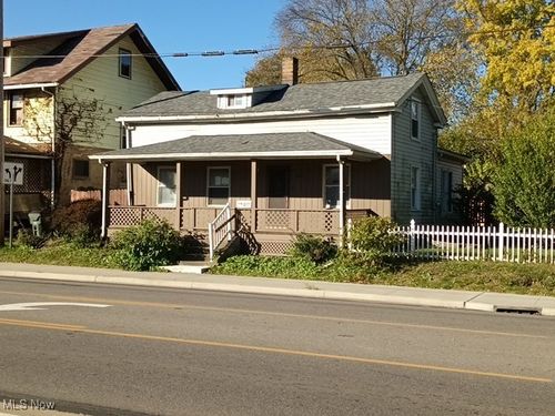 817 Wales Rd Ne, Massillon, OH, 44646-4721 | Card Image