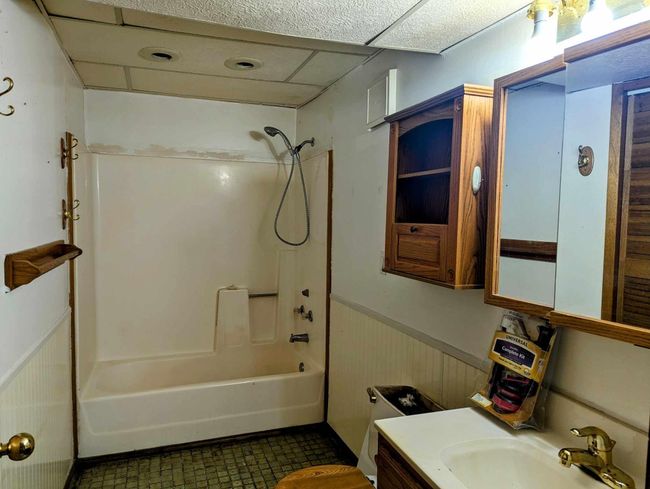 Lower level bathroom | Image 31