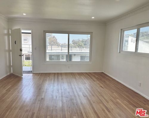 4-4205 Don Tomaso Drive, Los Angeles, CA, 90008 | Card Image