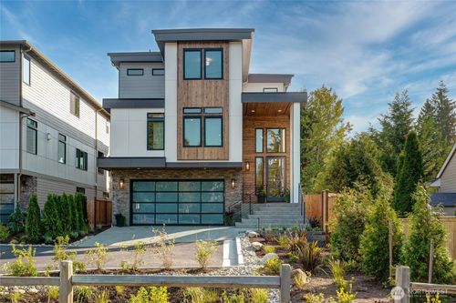 15525 Ne 60th St, Redmond, WA, 98052-5147 | Card Image